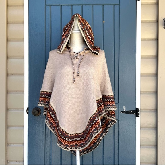 Alpaca Connection Peru
 Hooded Beige Poncho Sweater One Size - Picture 1 of 7